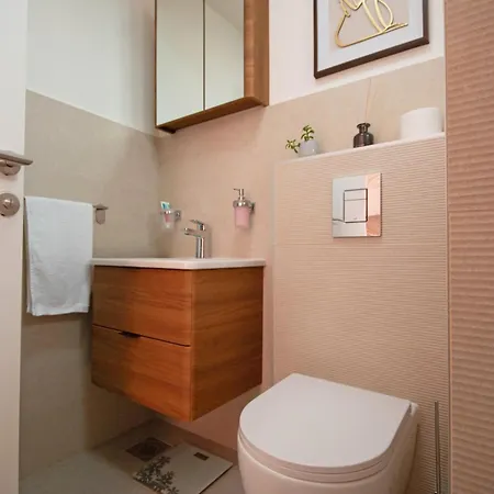 Nooklite Near Arena *