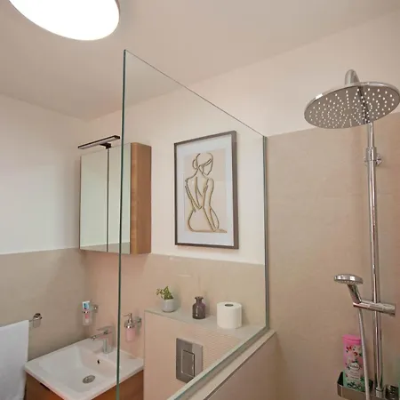 Nooklite Near Arena בלגרד